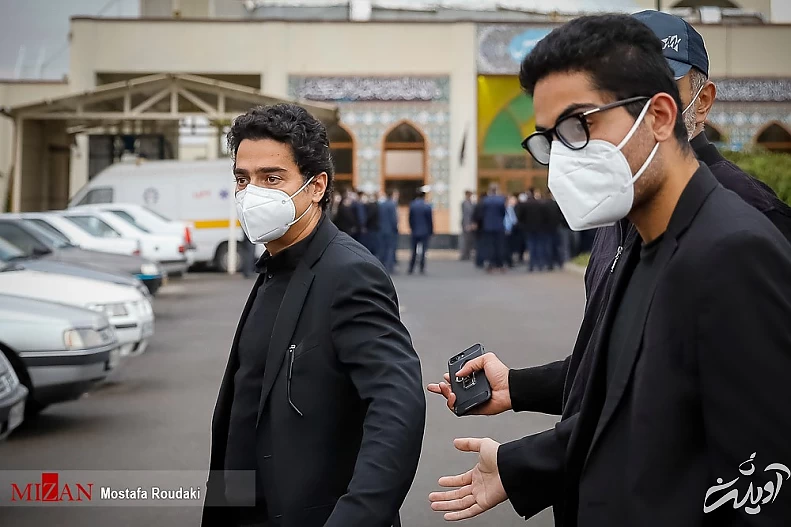 (تصاویر) همسر و فرزندان محمدرضا شجریان در مراسم وداع با پیکر استاد